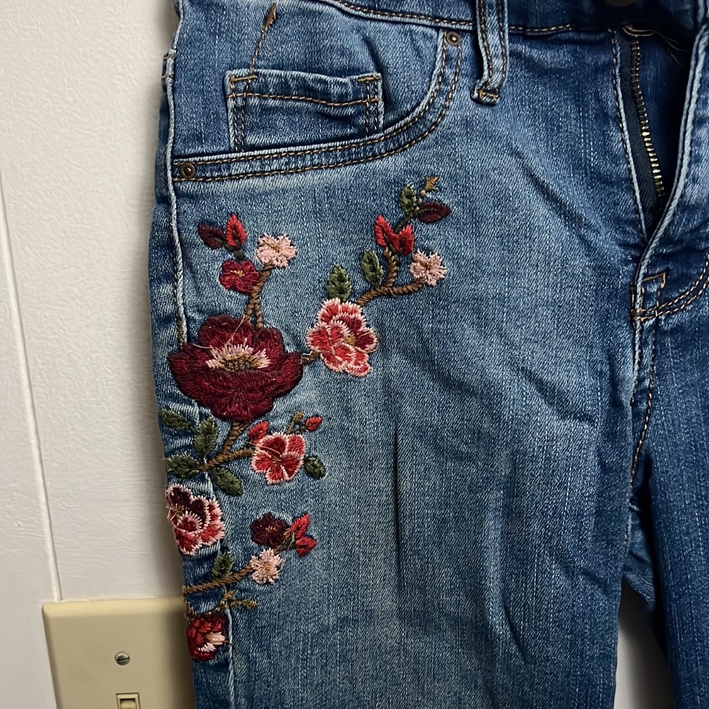 Floral embroidered high rise jeggings 🌺 🌸